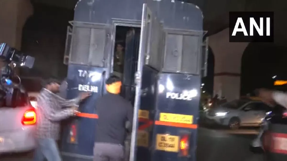 Aftab car Attack: रोहिणी में एफएसएल के बाहर आफताब की कार पर हुआ हमला