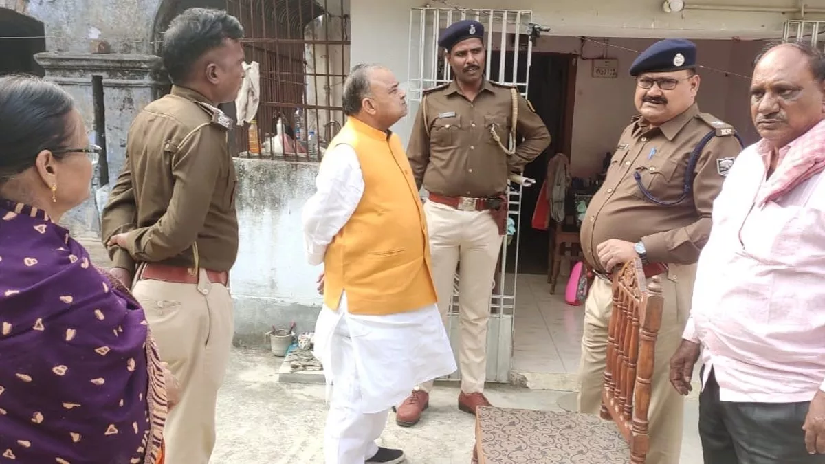 बिहार के बांका में भाजपा नेता सुनील चटर्जी के घर पर हुई चोरी, पूर्व मंत्री  ने लिया जायजा - Theft at house of BJP leader Sunil Chatterjee in Banka bihar,  former minister