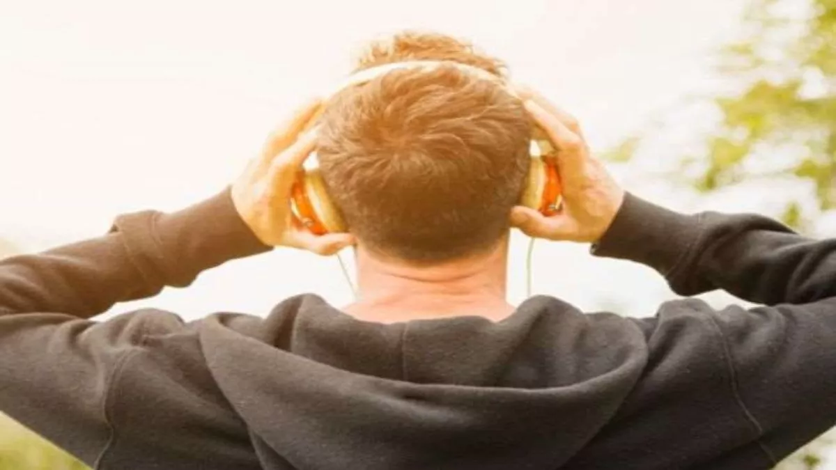 Earphones Side Effects: इयरफोन के अधिक इस्तेमाल से रहें दूर, 15 से 40 साल के युवा हाे रहे बहरेपन का शिकार