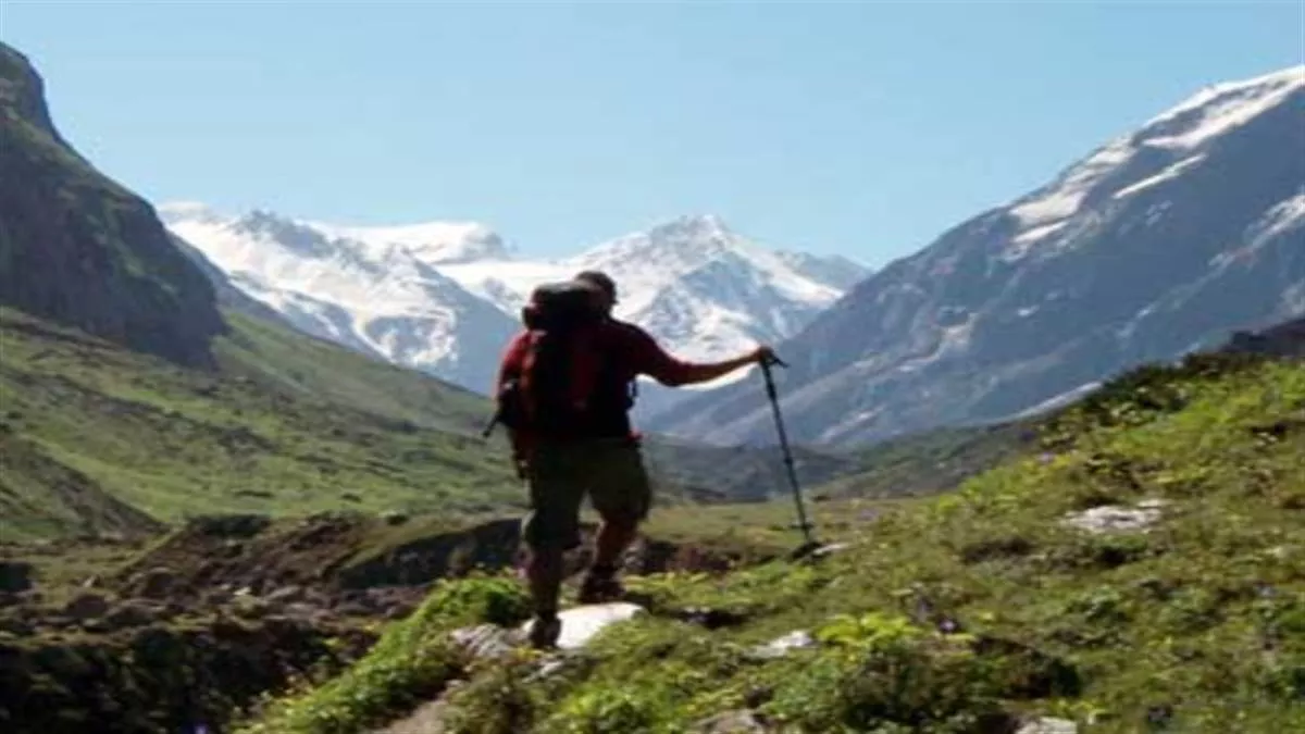 Himachal Trekking Routes: धौलाधार की पहाड़‍ियों में 5 खतरनाक ट्रैकिंग रूट, जिनकी सैर करना नहीं आसान, कुल 17