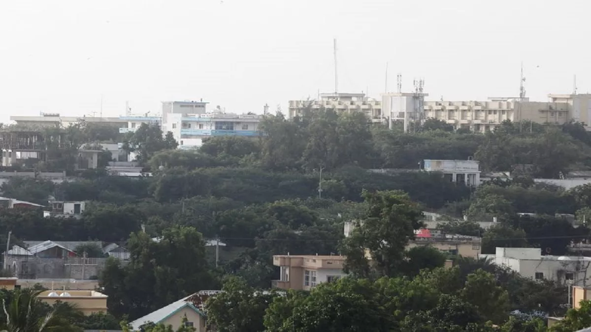 सोमालिया: बीती रात से हमलावरों के कब्जे में है होटल, अब तक जारी है गोलीबारी