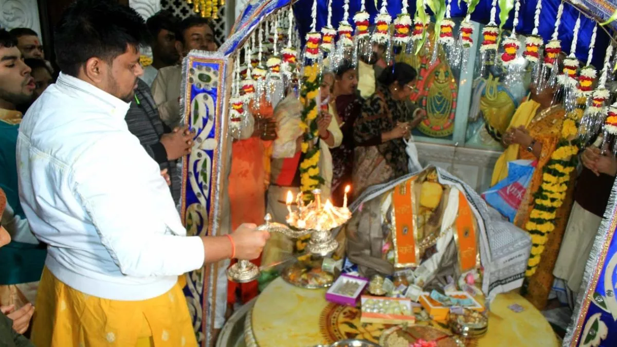 Bihar Panchami पर झूम उठा ब्रज, निधिवन राज से बिहारी जी मंदिर तक उठी आध्यात्म की लहर, देंखे आस्था की तस्वीरें