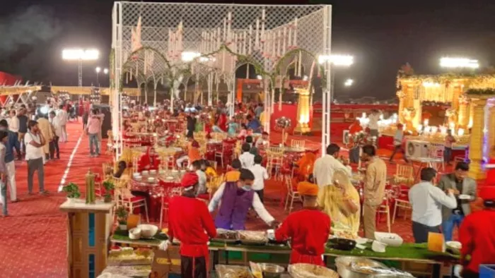 Ajab Gajab Chori : बरेली में सक्रिय लड़कियों की बदमाश कंपनी। सीसीटीवी फुटेज ग्रैब