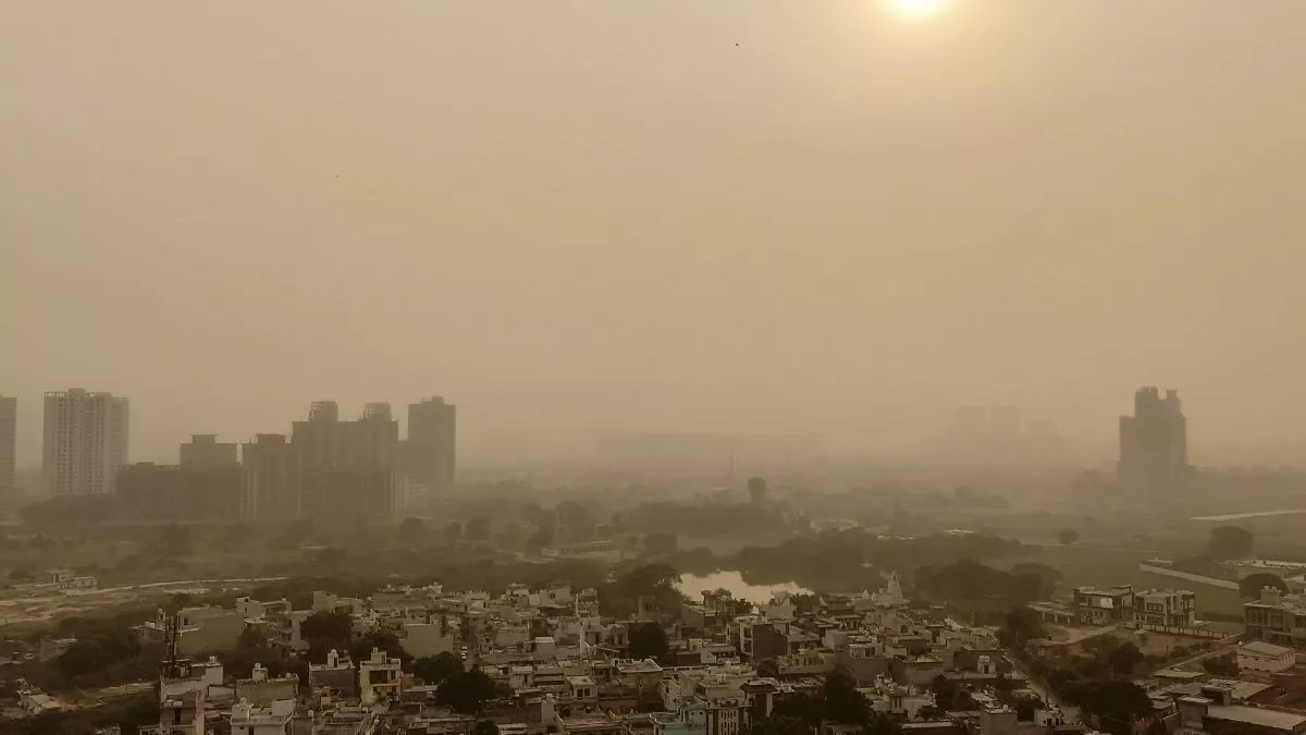 पाकिस्तान: कराची में वायु प्रदूषण से बदतर हुए हालात, आम लोगों से मास्क पहनने की अपील