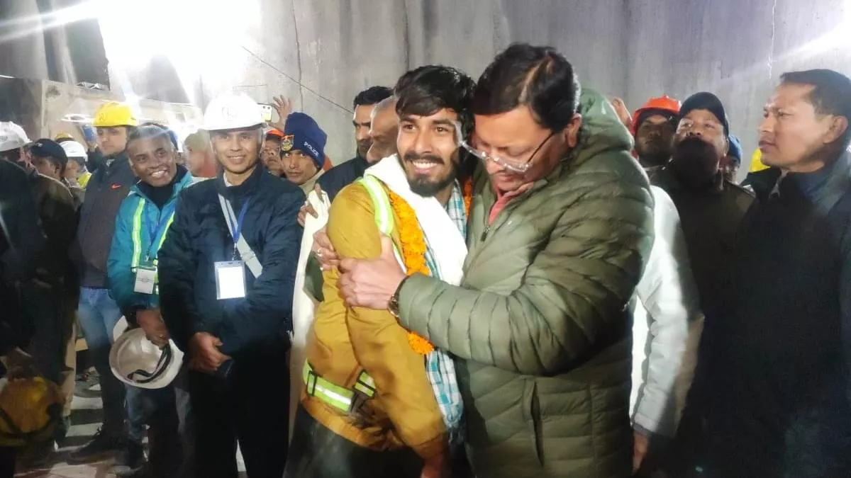Uttarkashi Tunnel Rescue : सुरंग में फंसे मजदूरों की बचा ली गई जान, सभी निकल गए बाहर, रेस्क्यू ऑपरेशन…- Uttarkashi Tunnel Rescue: Lives of workers trapped in the tunnel were saved, everyone came out, rescue operation…