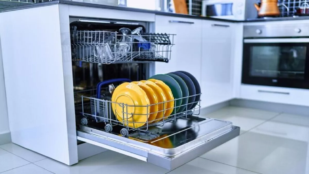 Dishwasher Price: चलिए यहां जानते हैं आपकी मॉडर्न किचन के लिए कौन-से डिशवॉशर रहते हैं एकदम सही, कीमत भी देखें