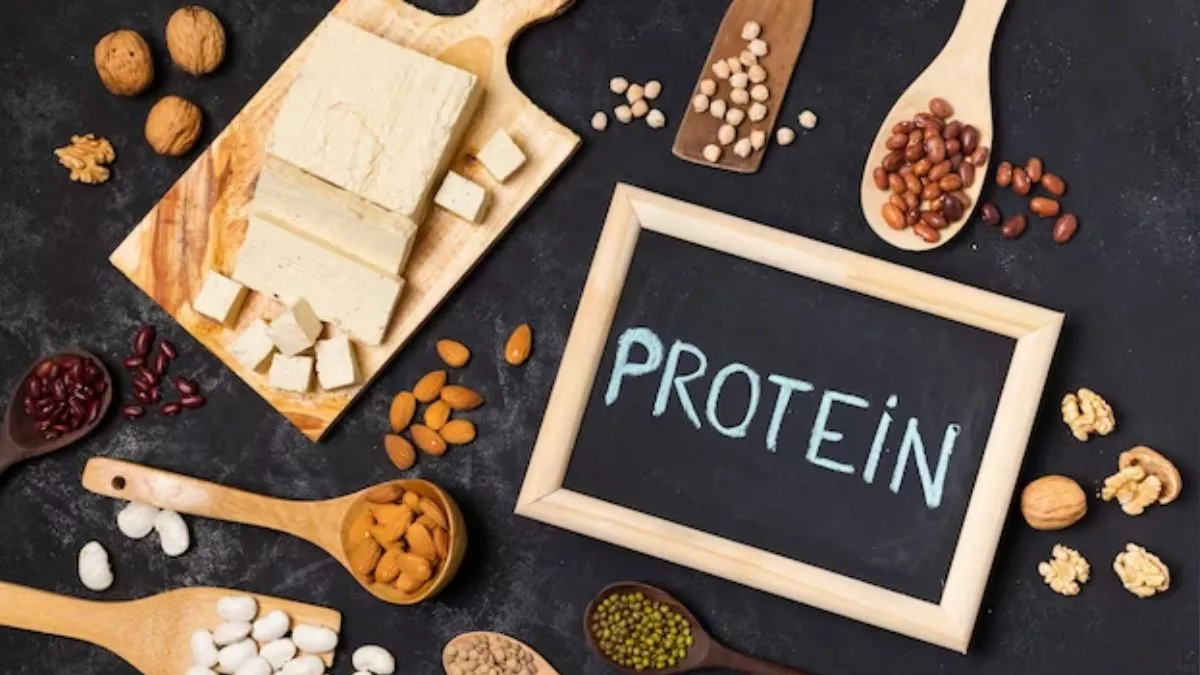 Protein Deficiency: प्रोटीन की कमी से शरीर में नजर आते हैं ये खतरनाक संकेत, इन फूड्स को बनाएं अपनी डाइट का हिस्सा