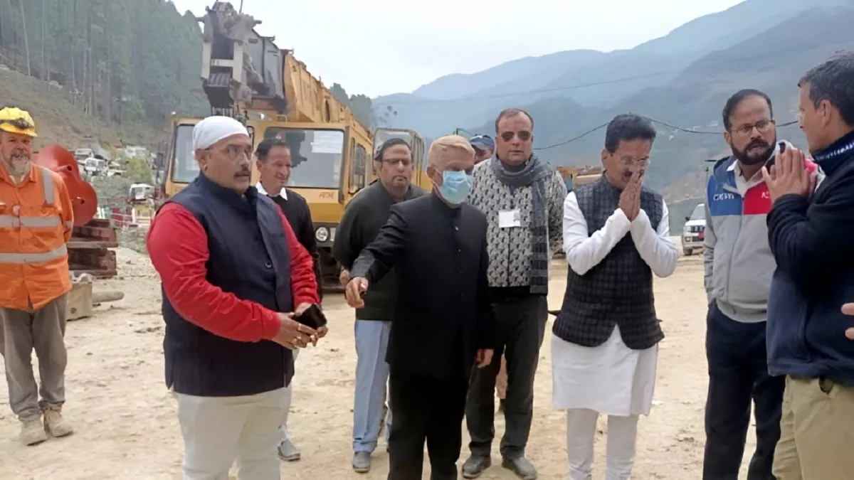 Uttarkashi Tunnel Rescue: उत्तरकाशी टनल से ओडिशा के पांच श्रमिक आए बाहर,  सीएम पटनायक ने रेस्क्यू टीम का जताया आभार - Among the 41 workers trapped in  the Silkyara Tunnel of Uttarakhand