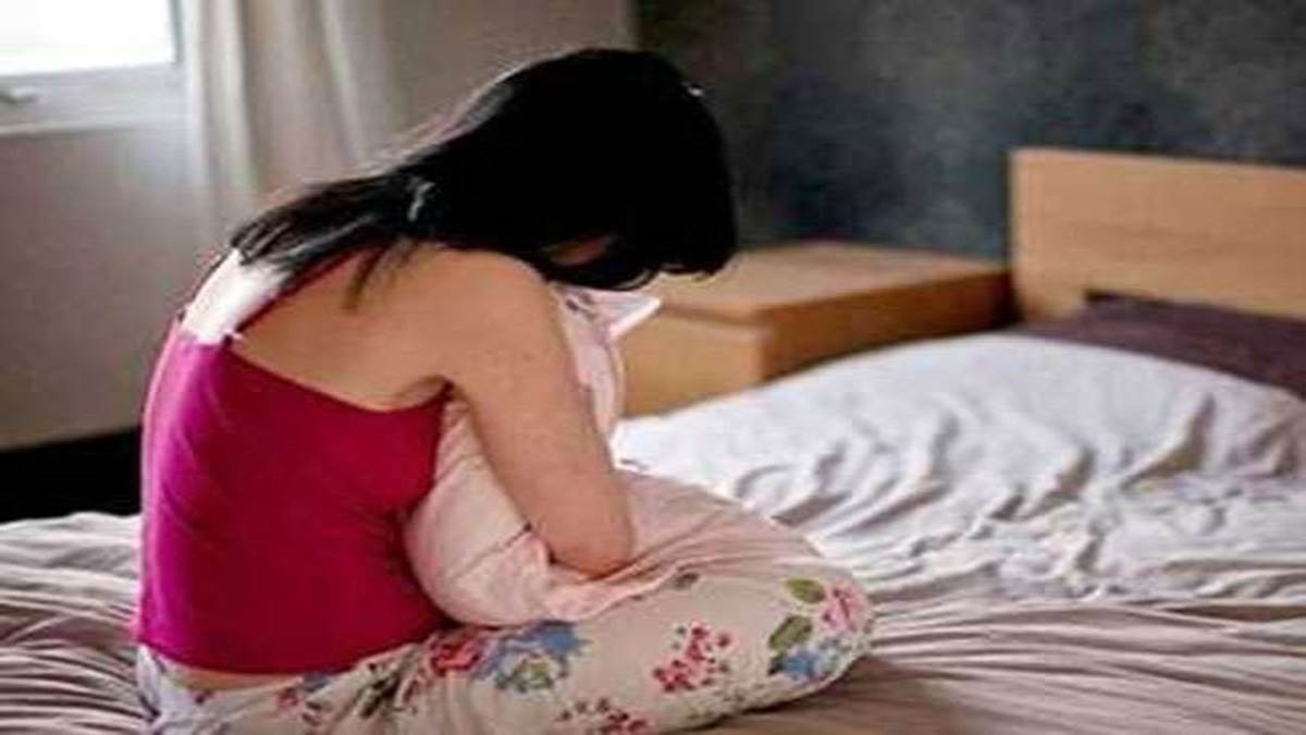 https://www.jagranimages.com/images/newimg/28112023/28_11_2023-woman_on_bed_23591770.jpg