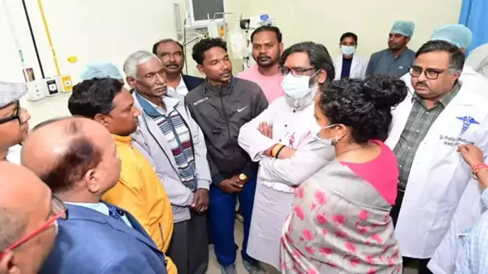 झारखंड के सीएम हेमंत सोरेन और कल्पना सोरेन ने अस्पताल आकर जाना हाल (जागरण)