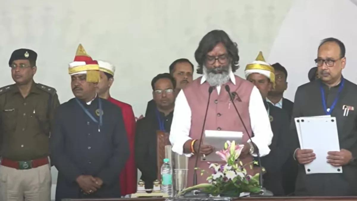 Hemant Soren Oath Live: चौथी बार झारखंड के मुख्यमंत्री बने हेमंत सोरेन, राज्यपाल ने दिलाई पद और गोपनीयता की शपथ
