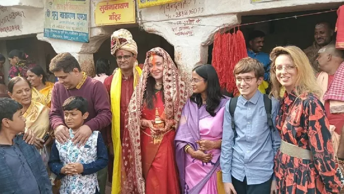 रूस की सेनिया ने देवघर के राहुल के साथ लिए फेरे