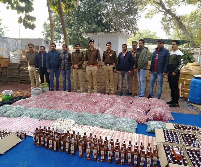 मुजफ्फरनगर में अवैध शराब बनाने की फैक्ट्री का भंडाफोड़।