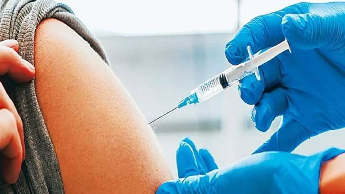 विशेषज्ञों का कहना है कि भारत में अभी चौथी खुराक की जरूरत नहीं है।