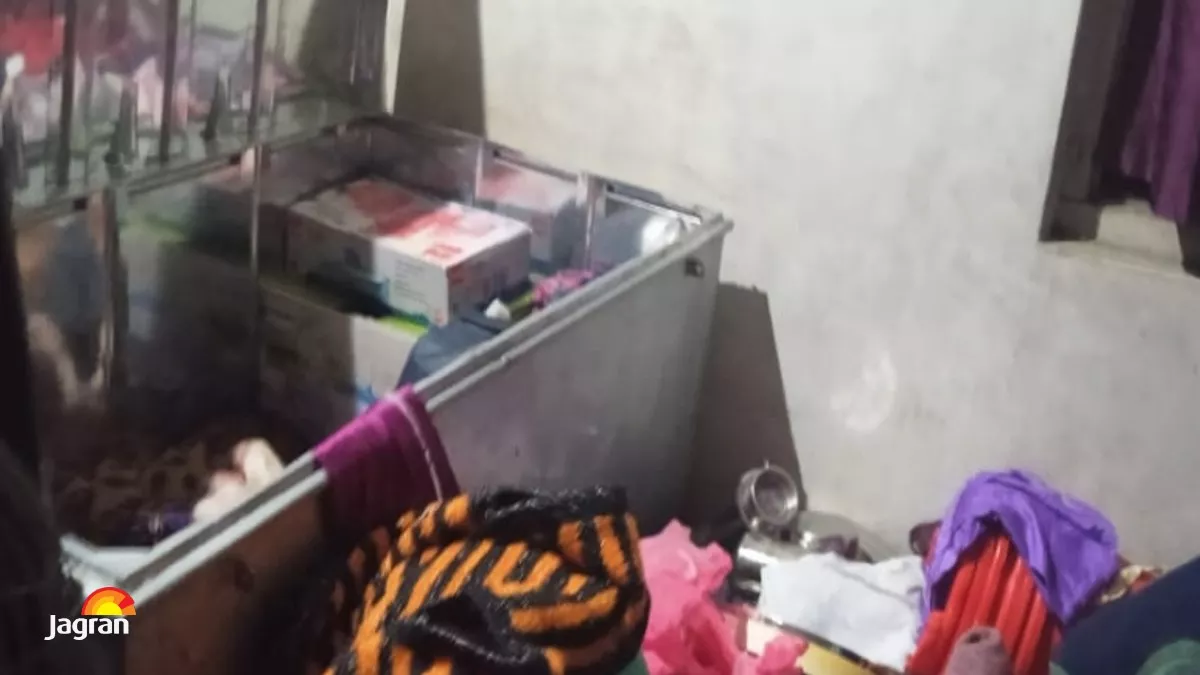 रिटायर्ड फौजी के घर का ताला तोड़कर आठ लाख की चेारी
