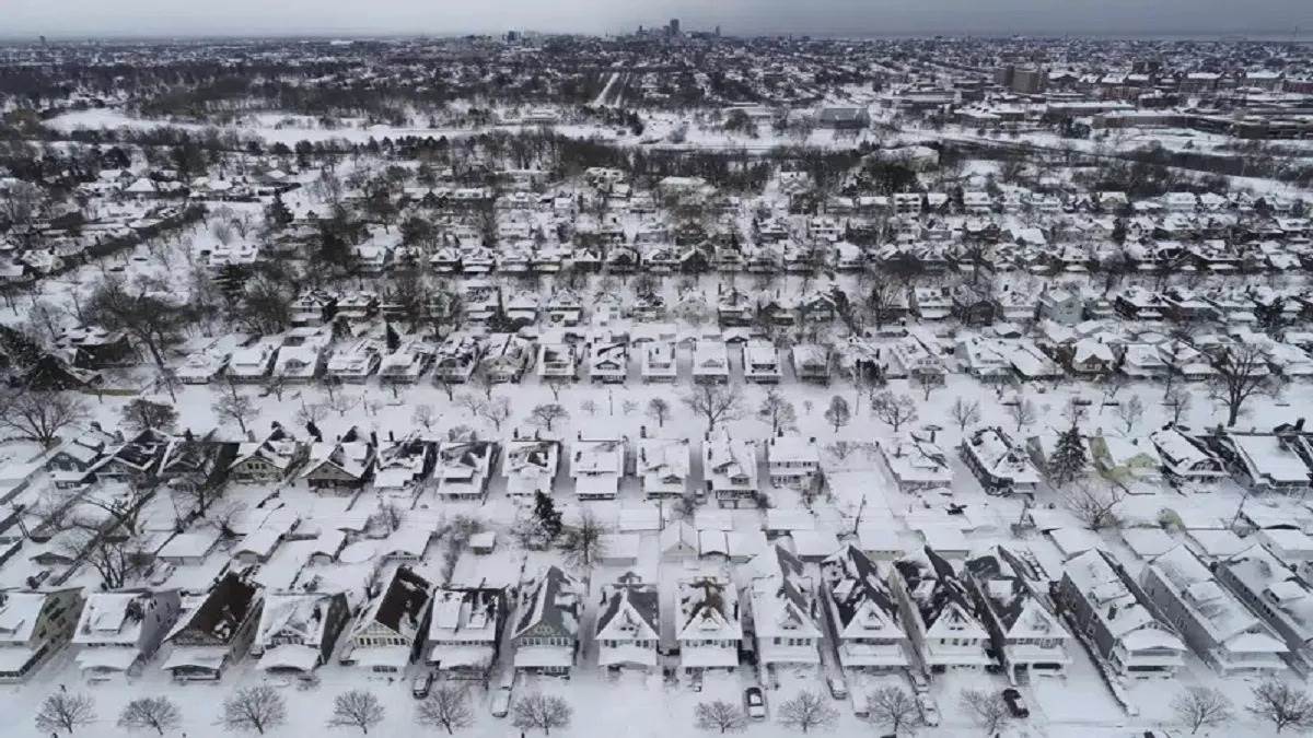 due to heavy snow storm more than 4500 thousand flights cancelled in america