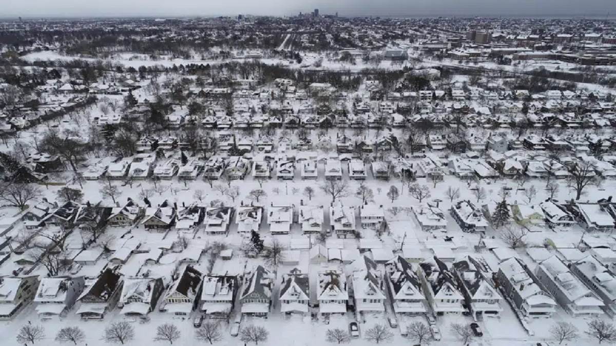 https://www.jagranimages.com/images/newimg/28122022/28_12_2022-us_snow_strom_23274375.jpg