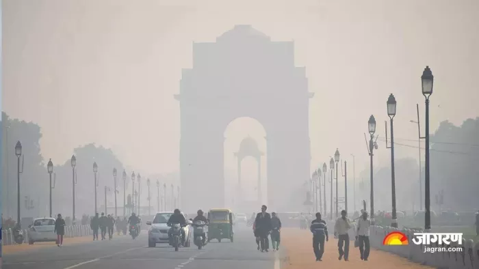 Delhi Air Pollution: दिल्ली में घने कोहरे से 134 उड़ानें प्रभावित