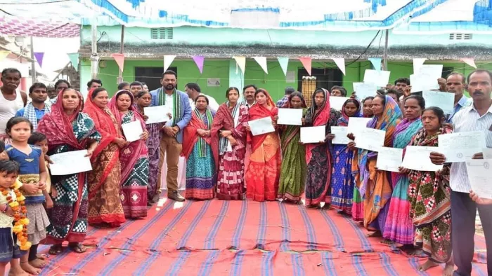 हीराकुद बांध के 463 विस्थापित परिवारों को मिला जमीन का पट्टा।