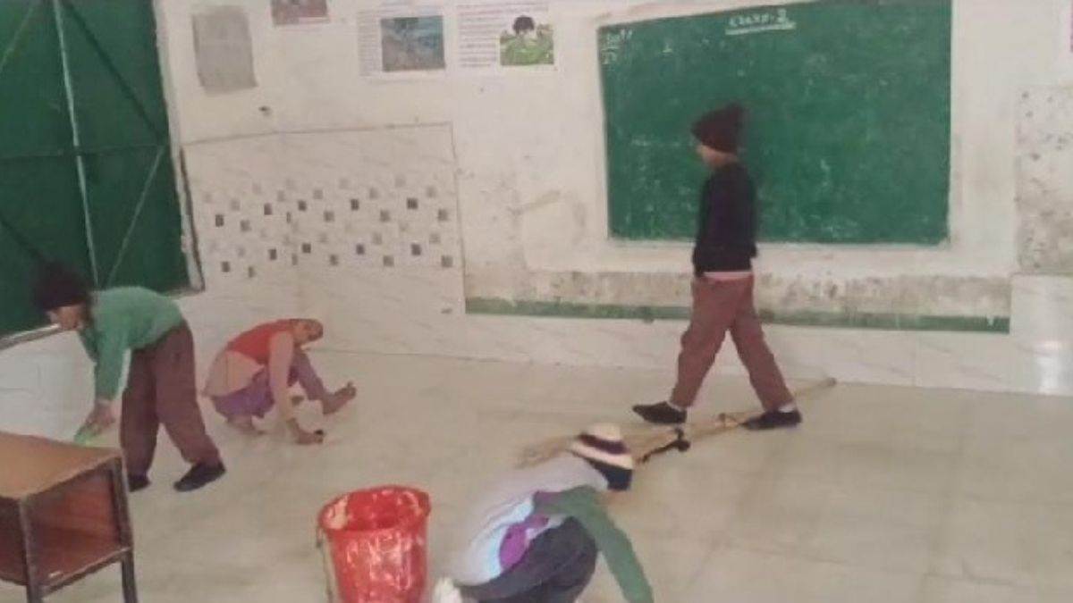https://www.jagranimages.com/images/newimg/28122024/28_12_2024-baghpat_school_23857459.jpg