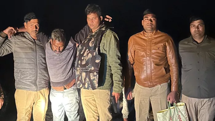 पुलिस ने बदमाशों को मुठभेड़ के बाद गिरफ्तार किया। जागरण