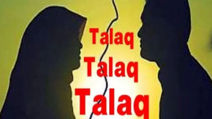 पति ने महिला को तीन तलाक देकर घर से निकाला।
