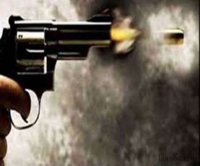 सहयोगियों पर की फायरिंग, एक जवान की मौके पर ही मौत