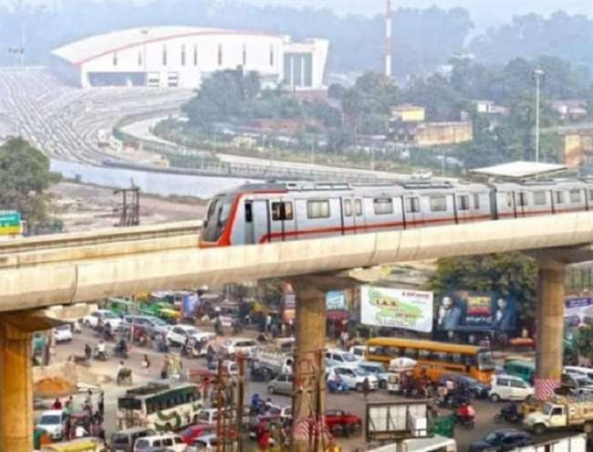 कानपुर मेट्रो को एक माह पूरे हो गए हैं।