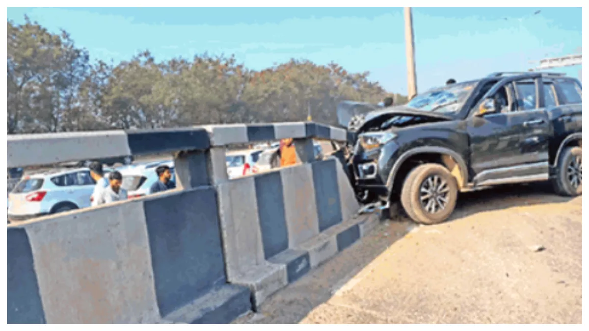 Ambala Accident: जीटी रोड पर डिवाइडर से टकराई स्कार्पियो, बच्चे सहित तीन घायल
