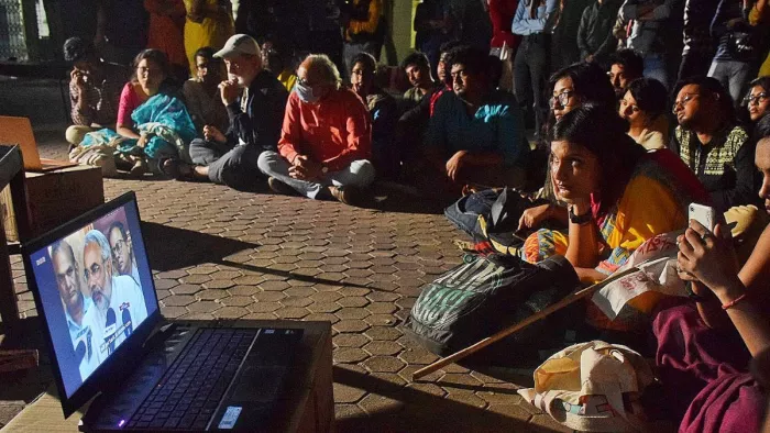 पुणे फिल्म संस्थान के परिसर में दिखाई गई बीबीसी की विवादित डॉक्युमेंट्री।