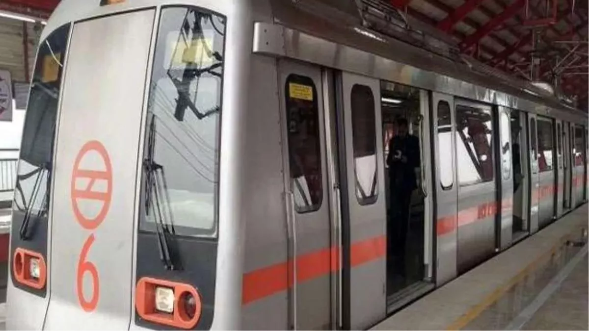 Delhi Metro: रेड लाइन पर ओएचई में खराबी से एक घंटे मेट्रो का परिचालन रहा प्रभावित