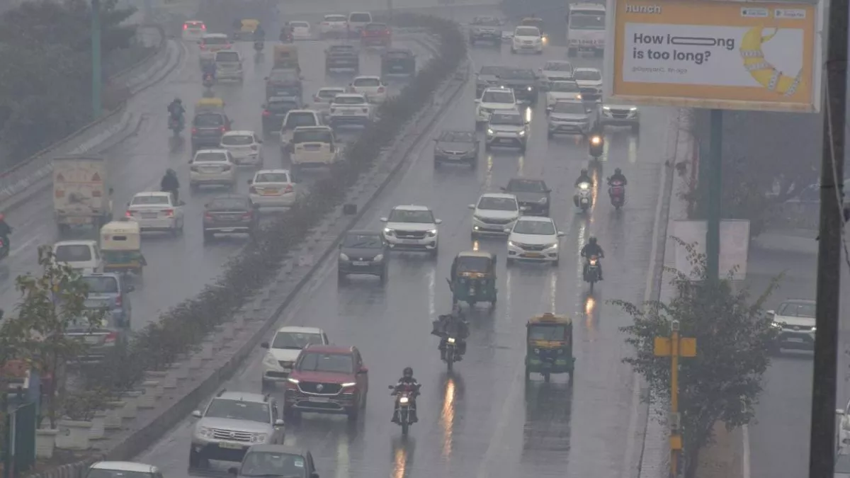 दिल्ली-NCR में बदला मौसम, तेज हवाओं के साथ बूंदाबांदी शुरू। फोटो सोर्स- जागरण फोटो।