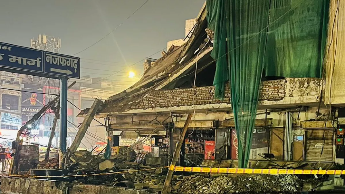 तूड़ा मंडी की तीन मंजिला इमारत ढही, दमकल की चार गाड़ियां मौके पर; राहत और बचाव कार्य जारी