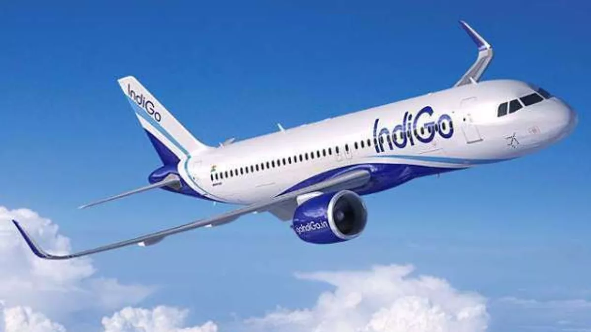 Indigo Flight: उड़ान के दौरान ही विमान का आपातकालीन कवर खोलने लगा यात्री, दर्ज हुआ मामला