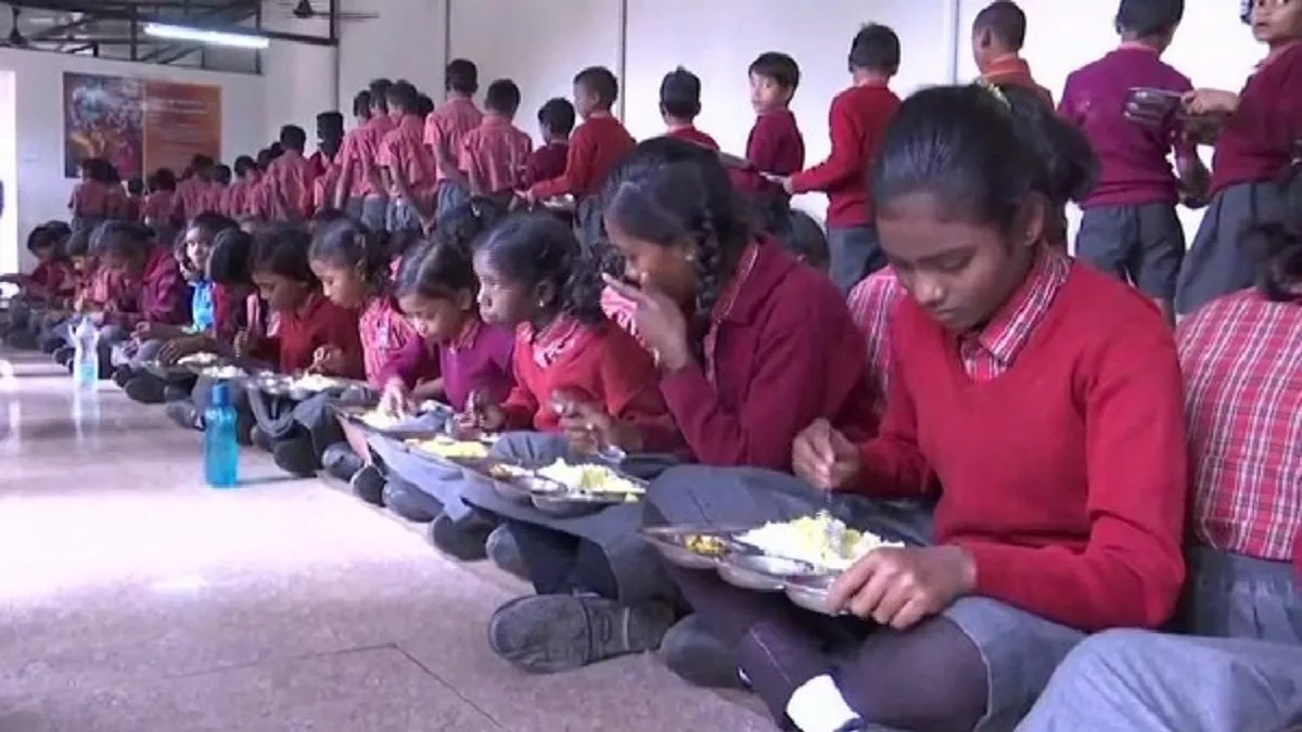 Odisha News: ओडिशा के बालासोर में मिड-डे मील खाने से बीमार पड़े छात्र, अस्पताल में कराया भर्ती