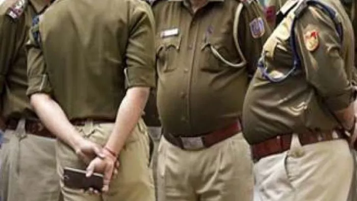 लाउड स्पीकर बजाने को लेकर दो पक्षों में खूनी संघर्ष