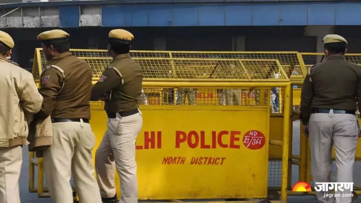 Delhi से लग्जरी कारें चुराकर दूसरे राज्यों में बेचने वाले गिरोह का भंडाफोड़। फोटो सोर्स- जागरण फोटो।