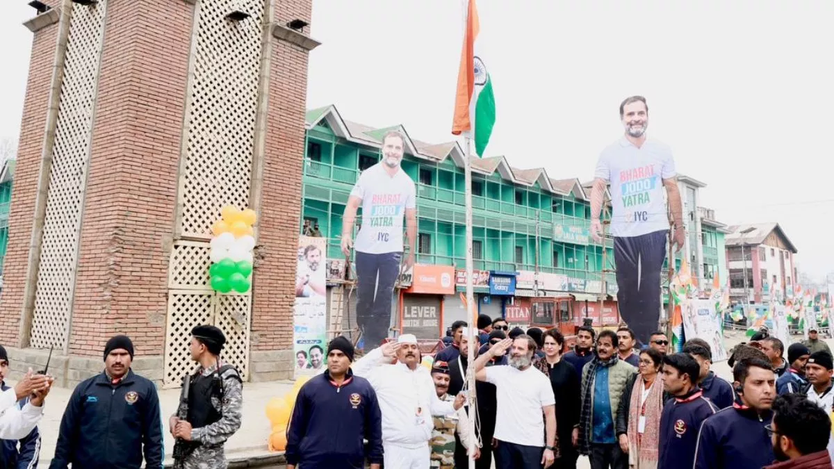 राहुल गांधी ने लाल चौक में फहराया तिरंगा Rahul Gandhi hoisted the tricolor in Lal Chowk