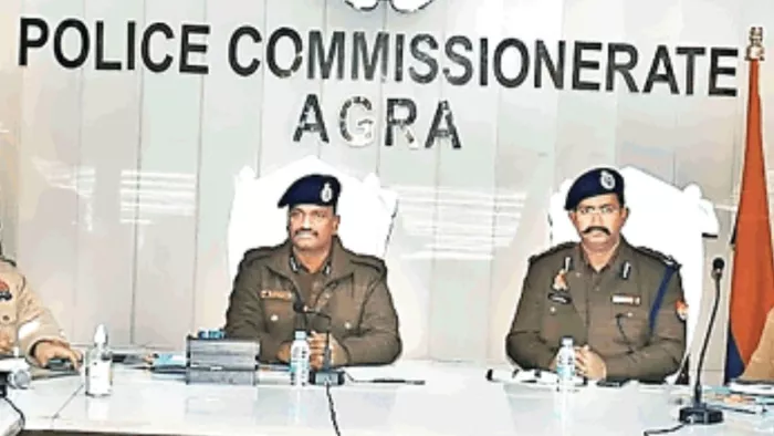 Agra News: पुलिस कमिश्नर ने किए आगरा में थाना प्रभारियों में फेरबदल।