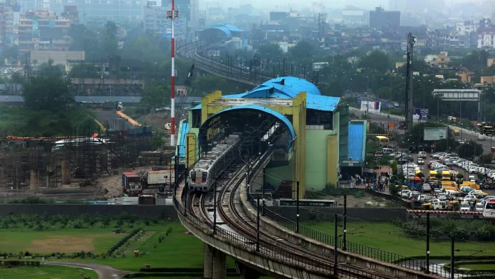 DMRC ने दिल्ली मेट्रो के इस कॉरिडोर का बदल दिया रंग, अब गोल्डन रंग से जानी जाएगी लाइन।