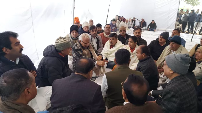 Bhiwani News: मुख्यमंत्री ने भिवानी में सांसद धर्मबीर सिंह के पिता के देहांत पर जताया शोक।
