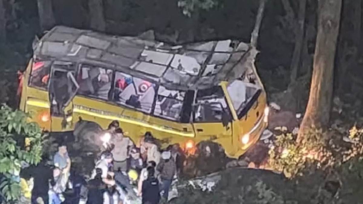 https://www.jagranimages.com/images/newimg/29012025/29_01_2025-bus-accident_23874960.jpg