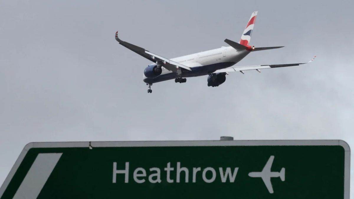 https://www.jagranimages.com/images/newimg/29012025/29_01_2025-heathrow_23875340.jpg