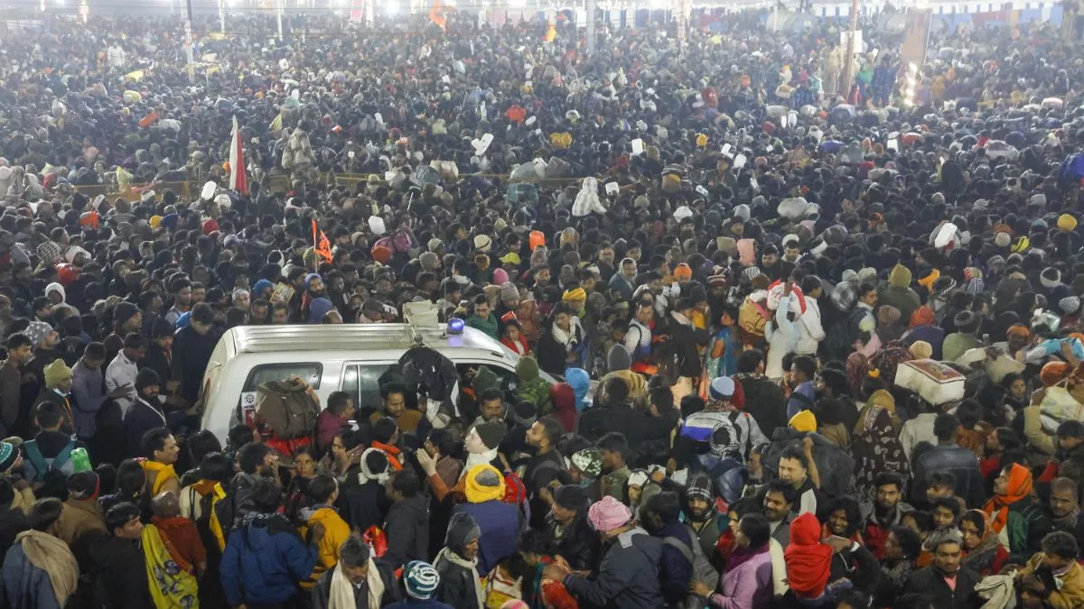 Mahakumbh Stampede Updates: संगम पर भीड़ संभालने के लिए रेलवे ने चलाईं 370 ट्रेनें, सुरक्षा के पुख्ता इंतजाम