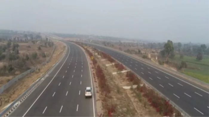 पिछले 9.5 साल के अंदर भारत में 92,000 KM लंबे National Highways बनाए गए हैं।