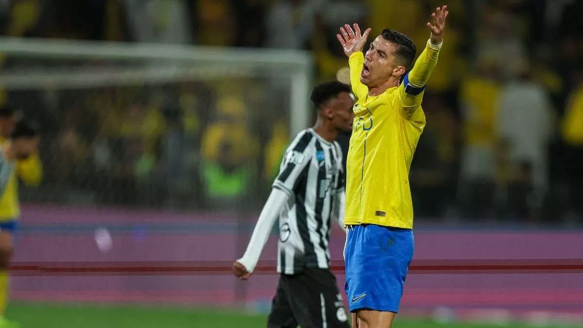 VIDEO: Cristiano Ronaldo को ये अभद्र इशारा करना पड़ा भारी, साउदी प्रो लीग के दौरान महान फुटबॉलर पर लगा एक मैच का प्रतिबंध