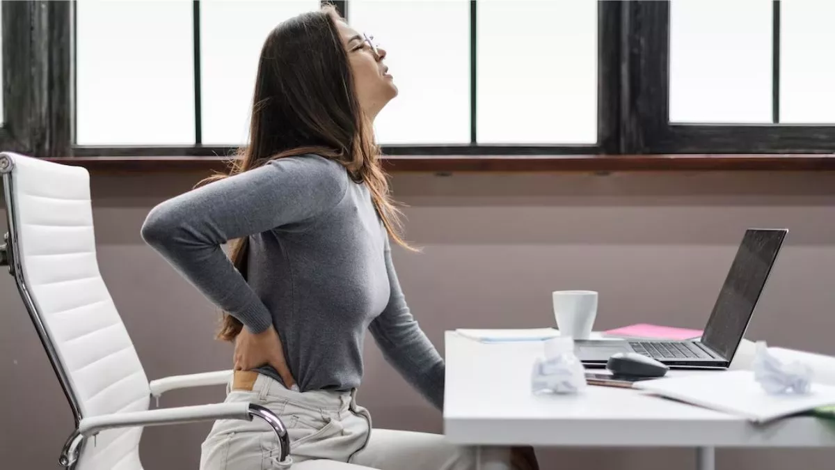 Symptoms Of Back Pain: पीठ दर्द को न करें नजरअंदाज हो सकती है बड़ी समस्या, पढ़ें क्या हैं इसके शुरूआती लक्षण