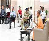 CoronaVirus effect in UP : सीएम योगी आदित्यनाथ ने कहा-यूपी में जो आ गए, उन सभी की जिम्मेदारी UP News