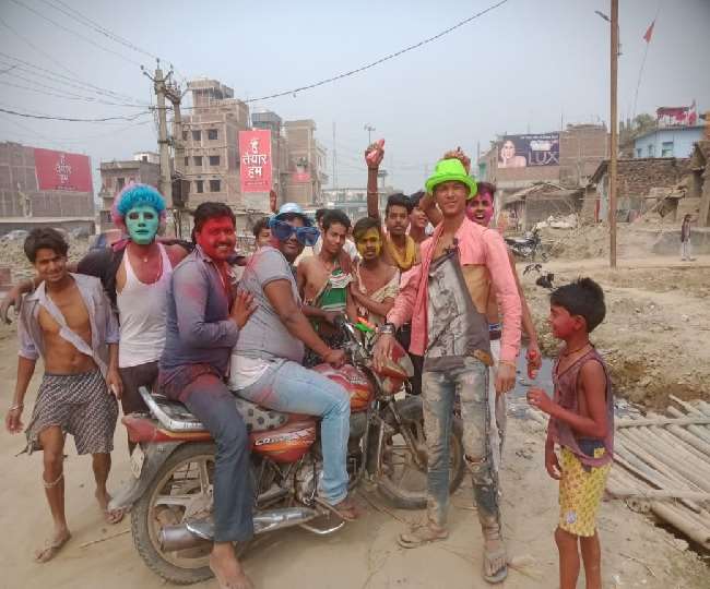 Happy Holi 2021: Excitement from village to town in Sheohar and a group of youth steeped in fun