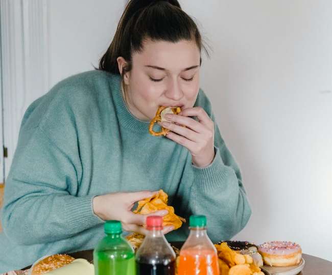 https://www.jagranimages.com/images/newimg/29032022/29_03_2022-unhealthy_eating_22580402.jpg